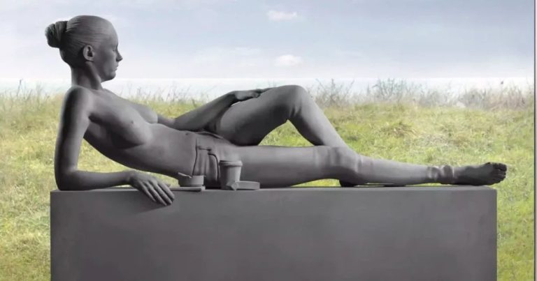 Reclining Figures — museum-expo in Den Haag