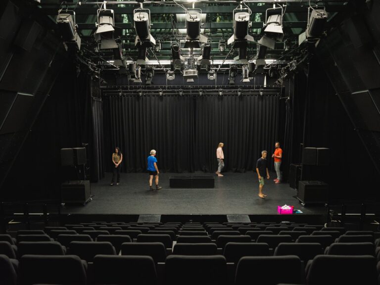 Het Paleis – 3 Voorstellingen Hoftheaterschool | 17 april 2027 — theater in Den Haag