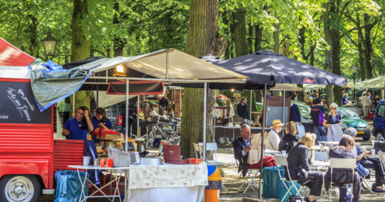 Antique and Book Market — rommel-en-vlooienmarkt in Den Haag
