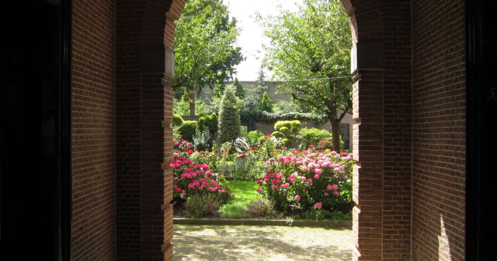 Gilde Den Haag – Walking Tour Along The Hague’s Almshouses in Den Haag